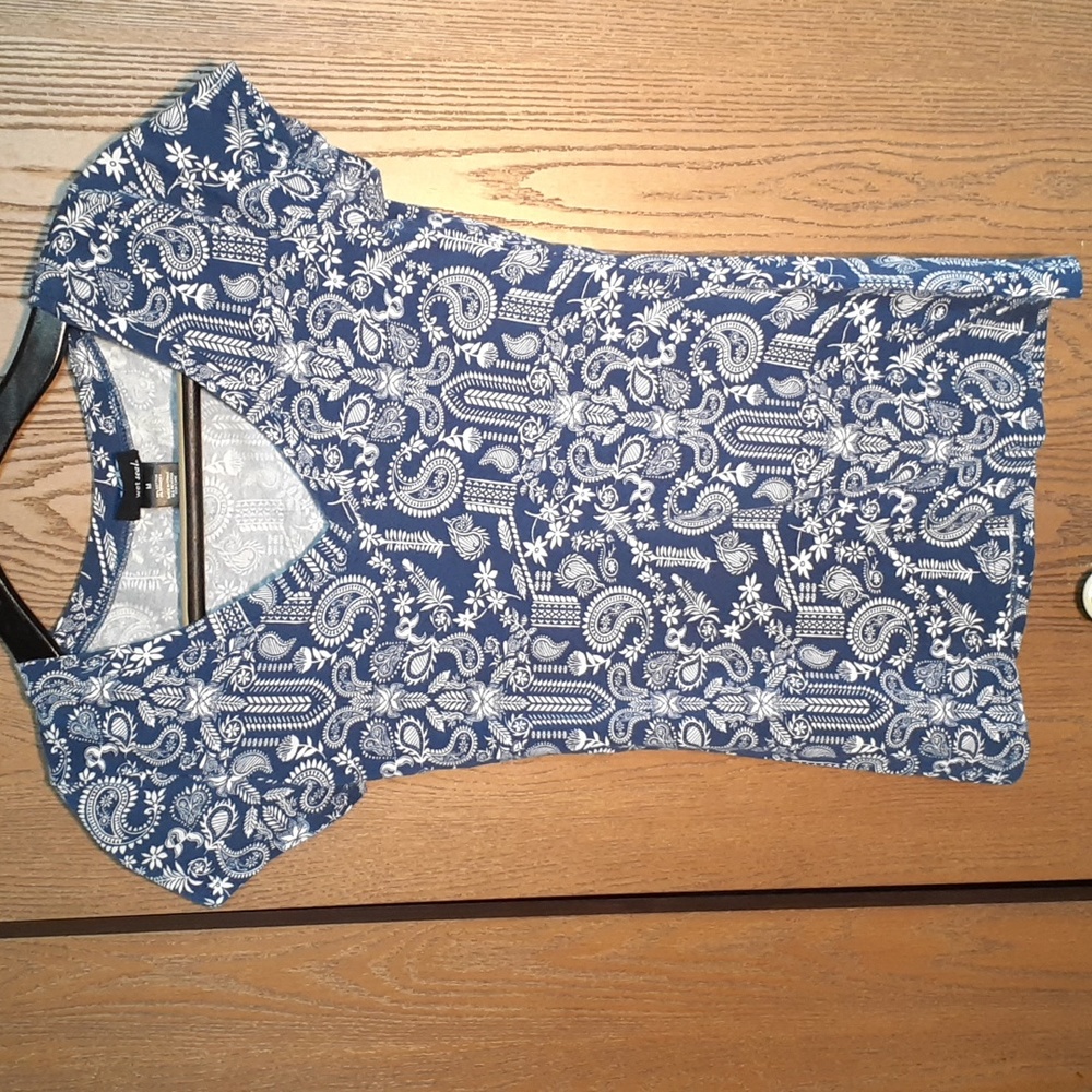 Wet Seal womens cute boho top with blue and white paisly design size Med…